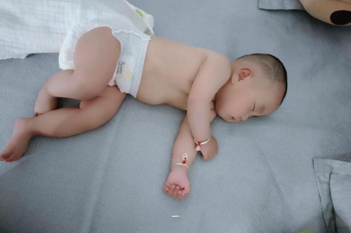 仁怀宝宝胳膊上起红疙瘩